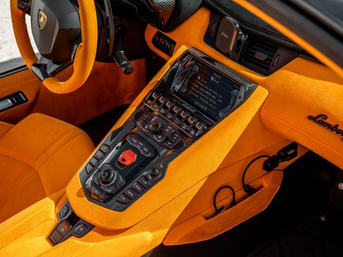 Used 2020 Lamborghini Aventador SVJ AWD/4WD image 14