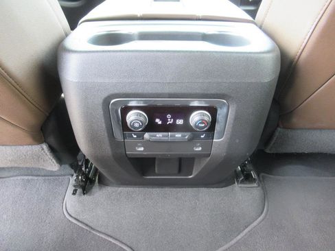 Used 2022 Chevrolet Suburban High Country image 32