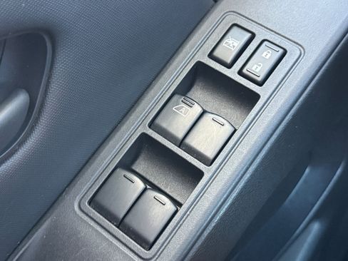 Used 2022 Nissan Frontier S w/ Graphics Package image 22