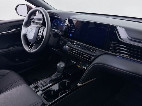 Used 2025 Toyota Camry XSE FWD image 16
