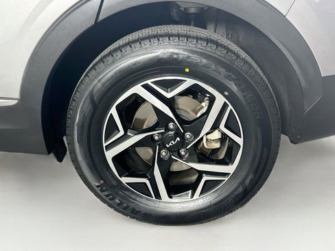 Used 2025 Kia Sportage LX AWD/4WD image 11