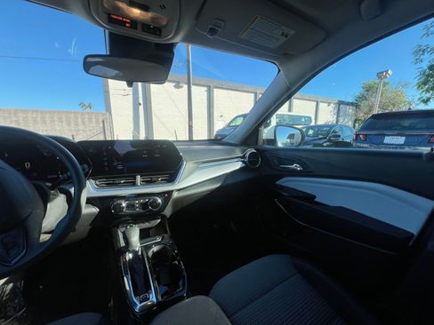 Used 2025 Chevrolet Trax LT image 35