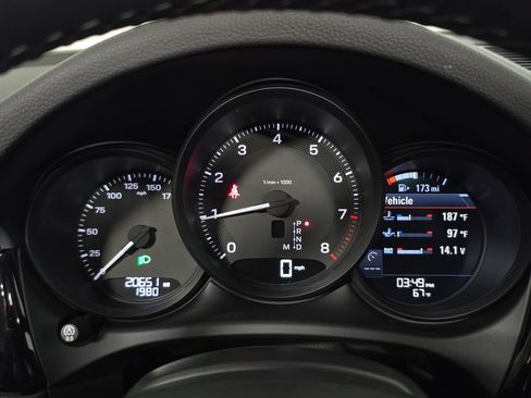 Certified 2023 Porsche Macan AWD/4WD image 15