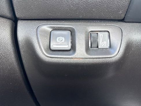 Used 2023 GMC Acadia SLE w/ Driver Convenience Package image 29