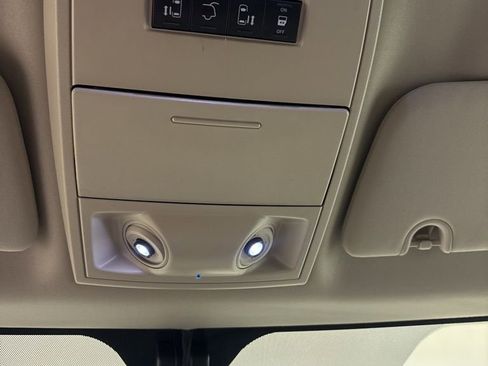 Used 2014 Chrysler Town & Country Touring-L w/ Driver Convenience Group FWD image 14