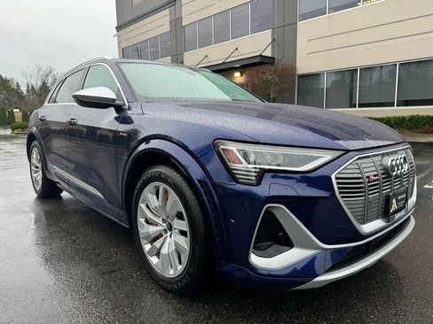 Used 2022 Audi e-tron S Premium Plus image 2
