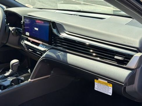 New 2026 Toyota Camry Hybrid FWD image 32