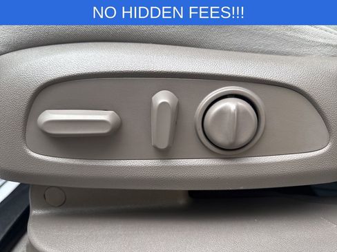 Used 2020 Chevrolet Traverse LT image 26