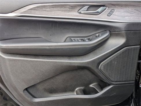 Used 2024 Jeep Grand Cherokee L Limited w/ Luxury Tech Group II image 15