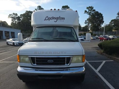 Used 2006 Ford E-450 and Econoline 450 RWD image 2