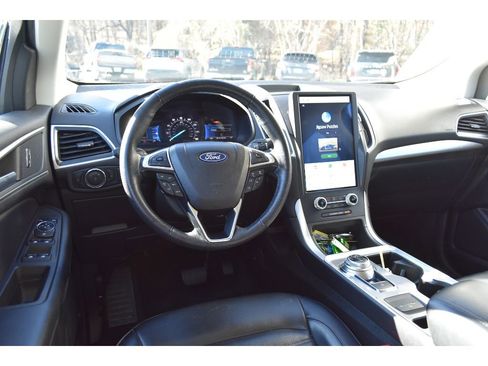 Used 2023 Ford Edge SEL image 11