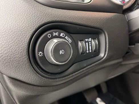 Used 2016 Jeep Renegade Latitude image 29