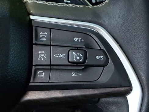 Used 2023 Jeep Grand Cherokee L Limited AWD/4WD image 21