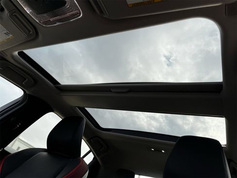 Used 2023 Toyota Prius Prime Premium image 22