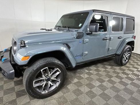 Used 2024 Jeep Wrangler Unlimited AWD/4WD image 7