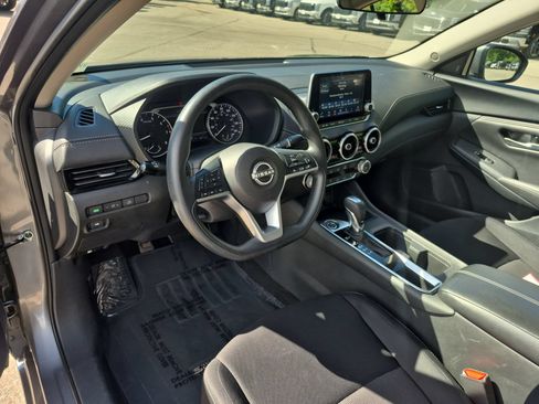Used 2024 Nissan Sentra SV FWD image 11
