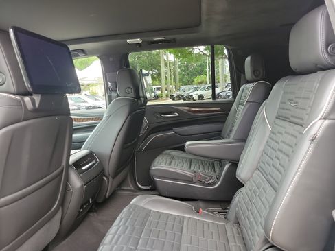 Used 2022 Cadillac Escalade ESV Premium Luxury Platinum w/ Heavy-Duty Trailer Package RWD image 14