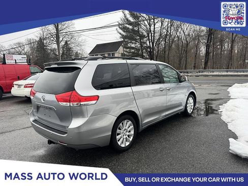 Used 2012 Toyota Sienna XLE image 3