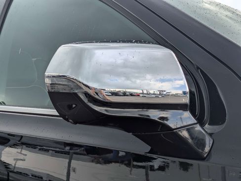 Used 2026 Chevrolet Suburban Premier w/ Sun And Tow Package AWD/4WD image 11