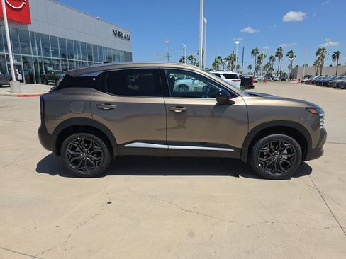 New 2026 Nissan Kicks SR FWD image 8