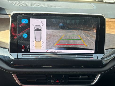 Used 2025 Volkswagen Atlas SE image 25