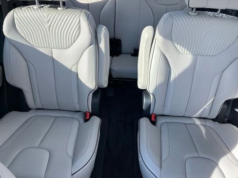 Used 2024 Hyundai Palisade Calligraphy image 16