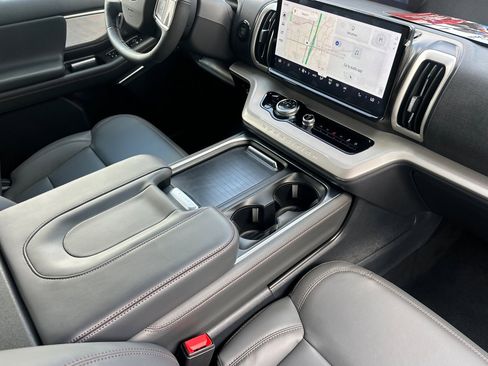 New 2025 Ford Expedition Active image 17