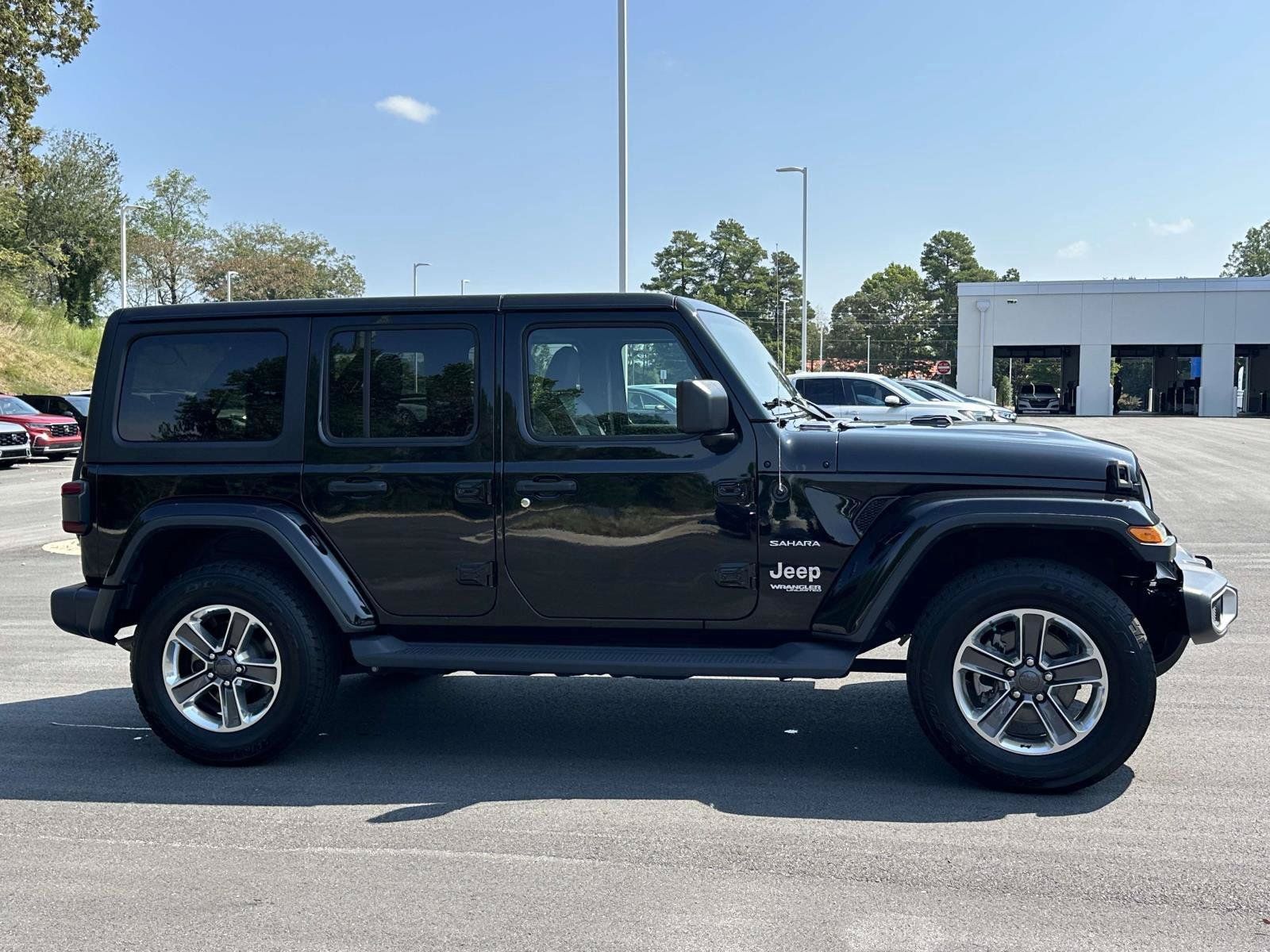 Used 2020 Jeep Wrangler Unlimited Sahara AWD/4WD image 27
