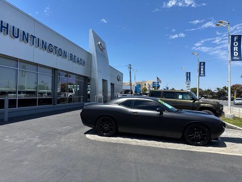 Used 2023 Dodge Challenger R/T RWD image 3
