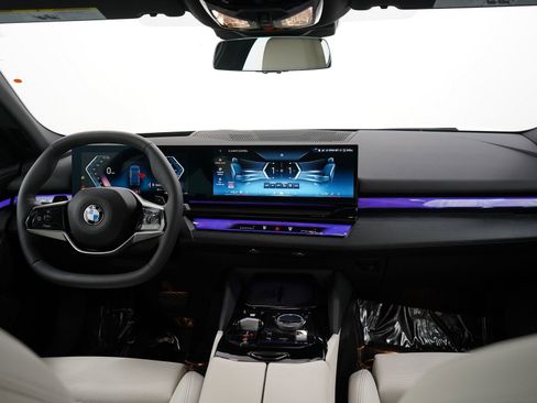 Used 2024 BMW 540i xDrive 540i xDrive w/ Premium Package image 13