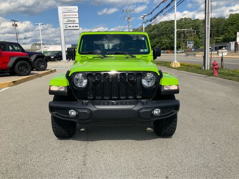 Used 2021 Jeep Gladiator Sport AWD/4WD image 2