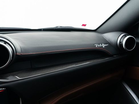 Used 2019 Ferrari Portofino RWD image 45