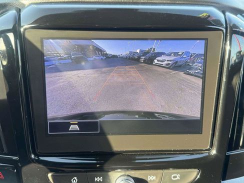 Used 2022 Chevrolet Traverse LT FWD image 32