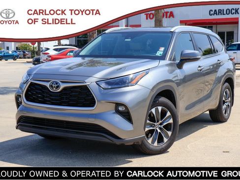 Used 2025 Toyota Highlander XLE FWD image 1