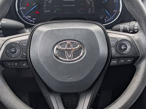 Used 2025 Toyota RAV4 XLE AWD/4WD image 13