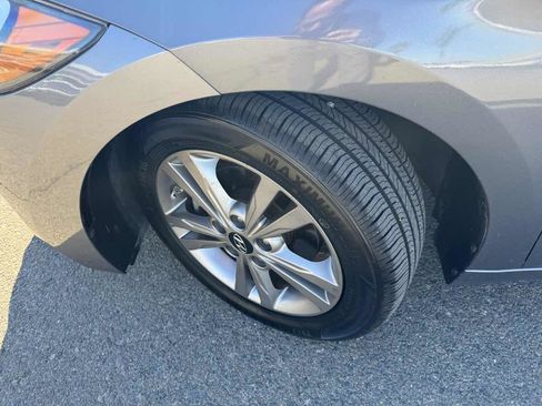 Used 2017 Hyundai Elantra SE image 33
