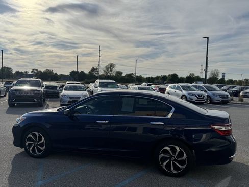 Used 2017 Honda Accord EX-L image 16