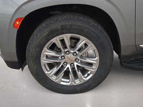Used 2023 GMC Yukon SLT w/ SLT Luxury Package RWD image 10