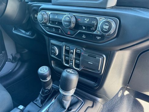 Certified 2022 Jeep Wrangler Unlimited Sport image 13