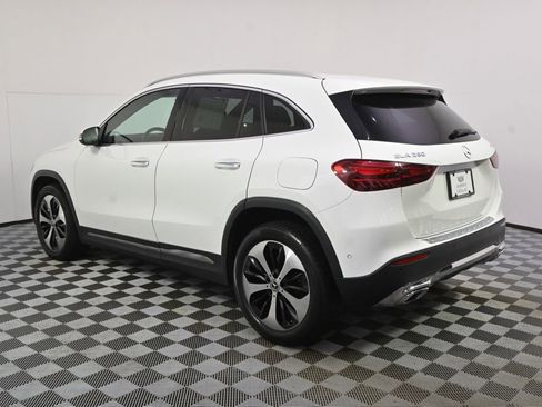Used 2025 Mercedes-Benz GLA 250 4MATIC image 4