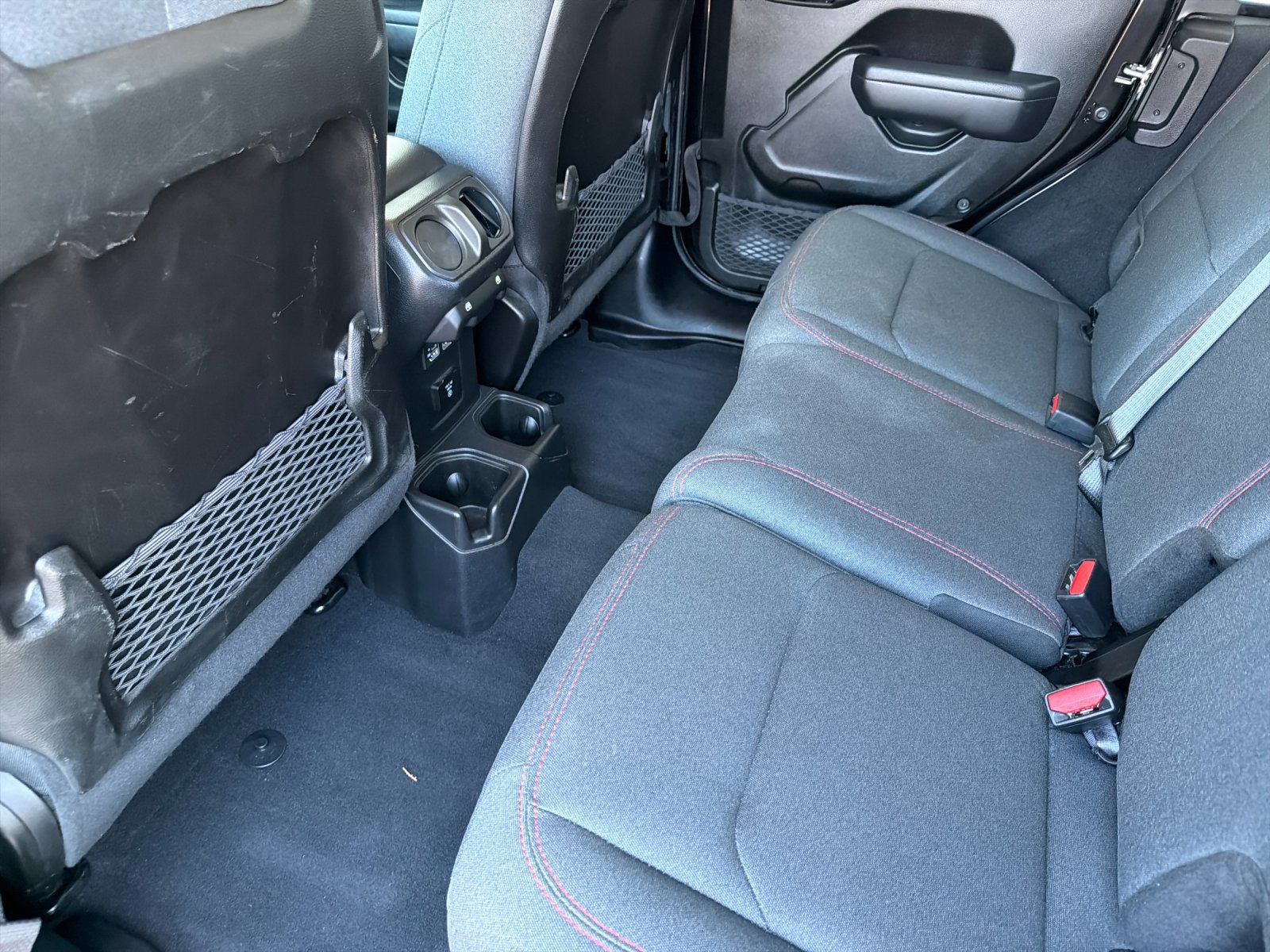 Used 2025 Jeep Wrangler Unlimited Rubicon AWD/4WD image 14