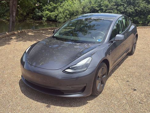 Used 2023 Tesla Model 3 Standard Range RWD image 12