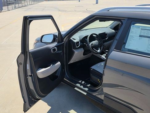 New 2025 Hyundai Venue SEL image 37