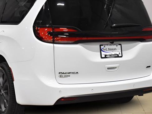 New 2026 Chrysler Pacifica Select AWD/4WD image 35