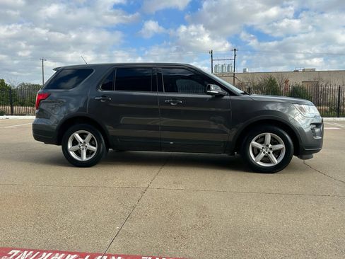 Used 2018 Ford Explorer XLT w/ Equipment Group 202A image 4