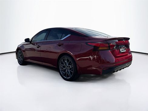 Used 2024 Nissan Altima 2.0 SR image 5