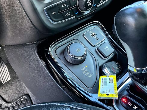 Used 2020 Jeep Compass Altitude image 35
