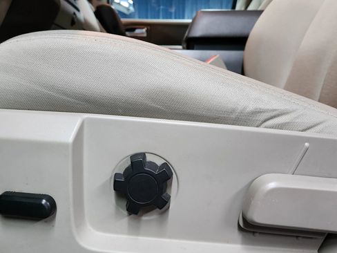 Used 2014 Ford Expedition XLT image 14