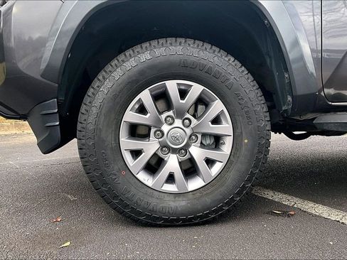 Used 2017 Toyota Tacoma SR5 image 9