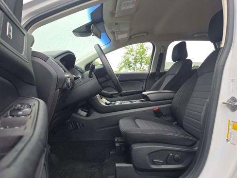 Used 2020 Ford Edge SE FWD image 5